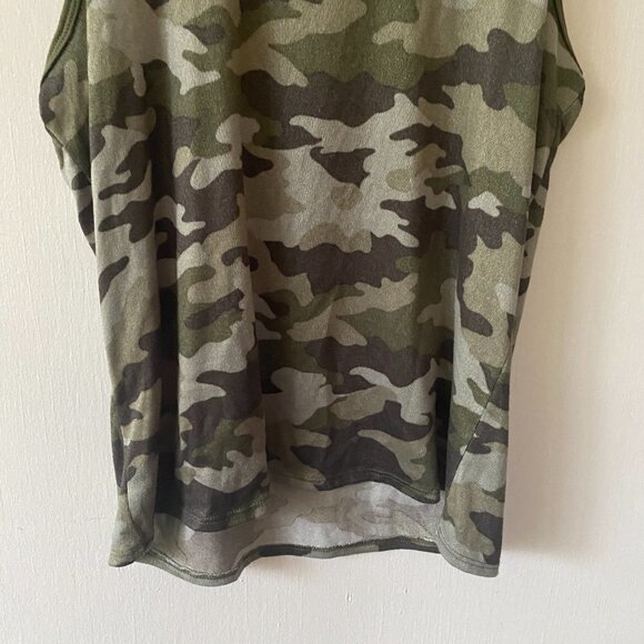 Lucky Brand Tank Top Womens Medium Green Camo Scoop Neck Sleeveless Blouse - Picture 5 of 8